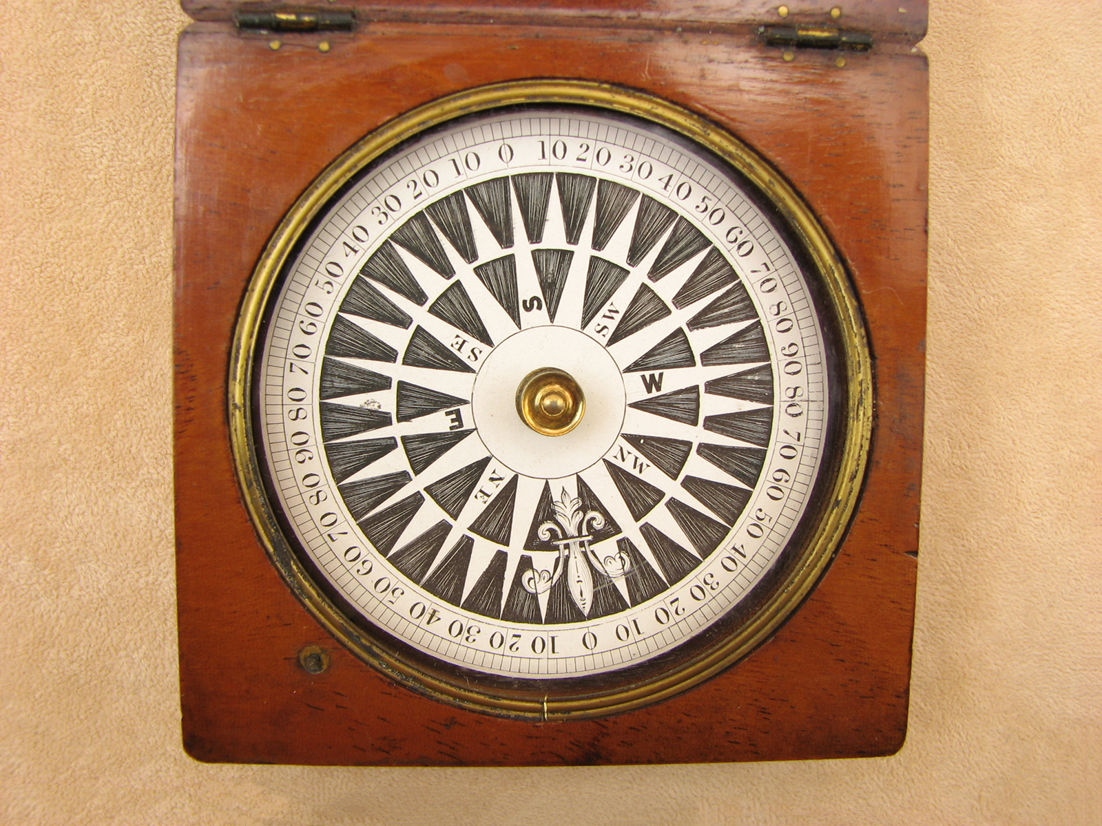 Antique 19th century mahogany cased Mariners pocket compass, circa 1840